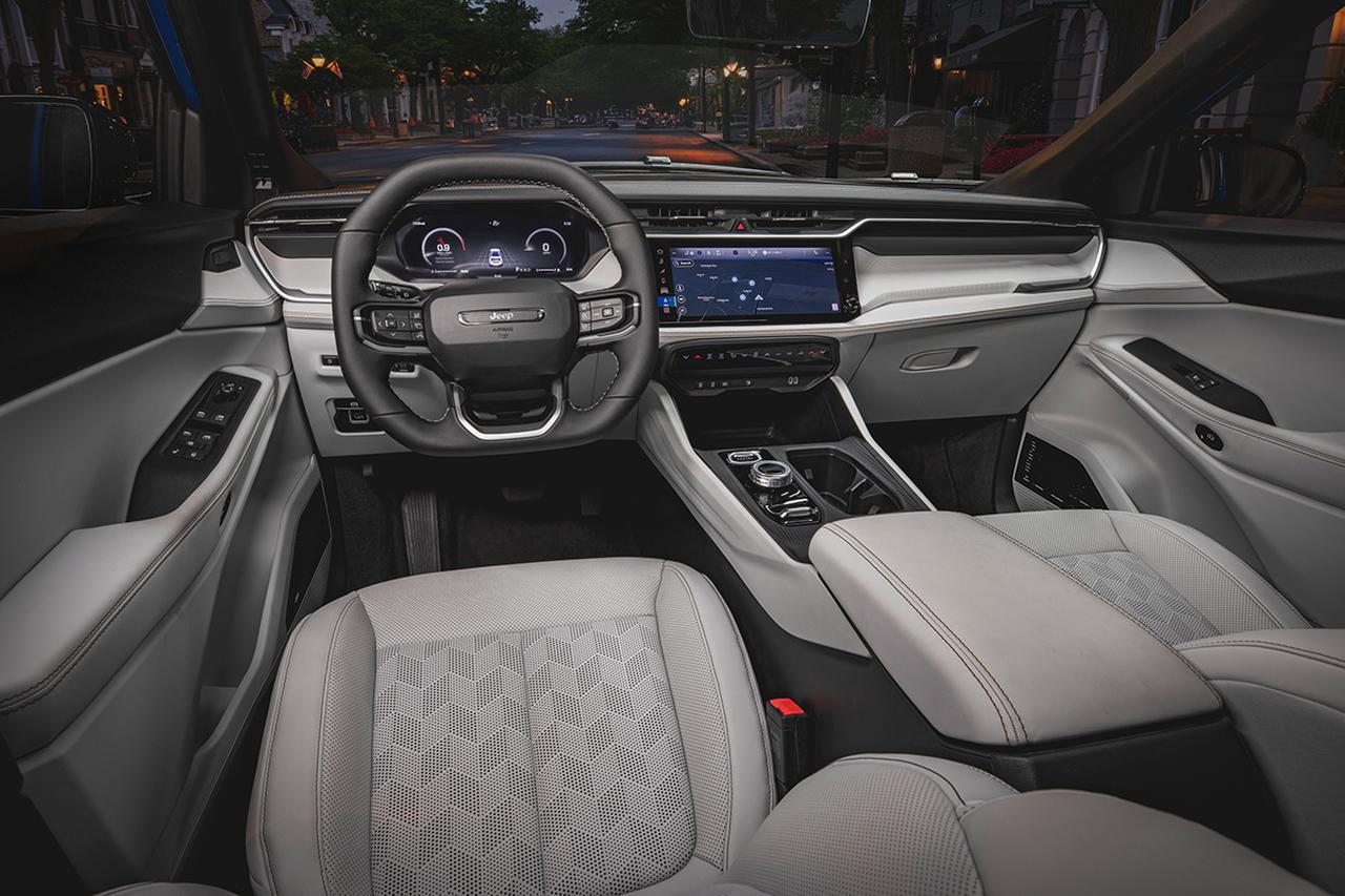 画像 : 9番目の画像 - 新型「ジープ チェロキー」がワールドプレミア。ブランド初のハイブリッドシステム搭載で航続距離は800km！ - Webモーターマガジン