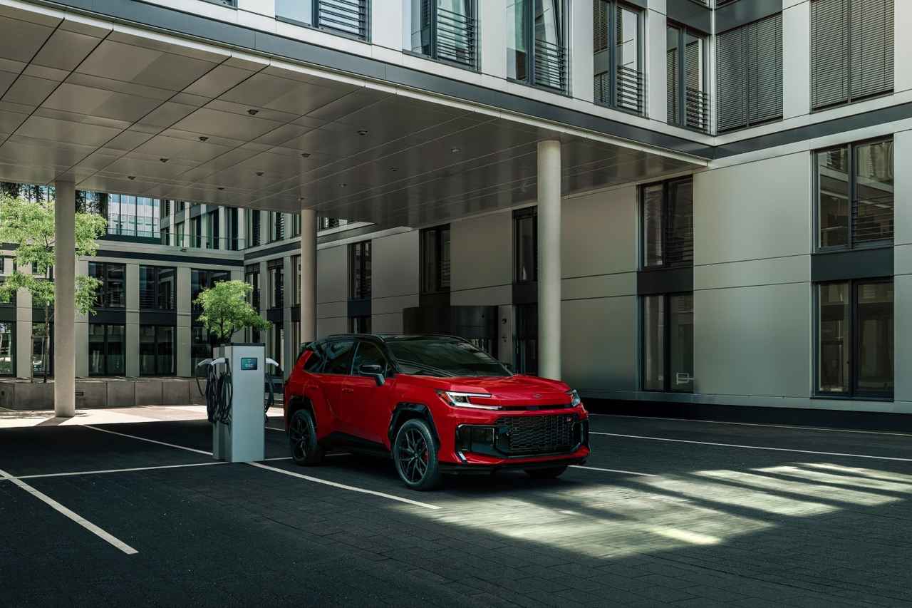 画像: 新世代のPHEVモデルはDC急速充電にも対応。