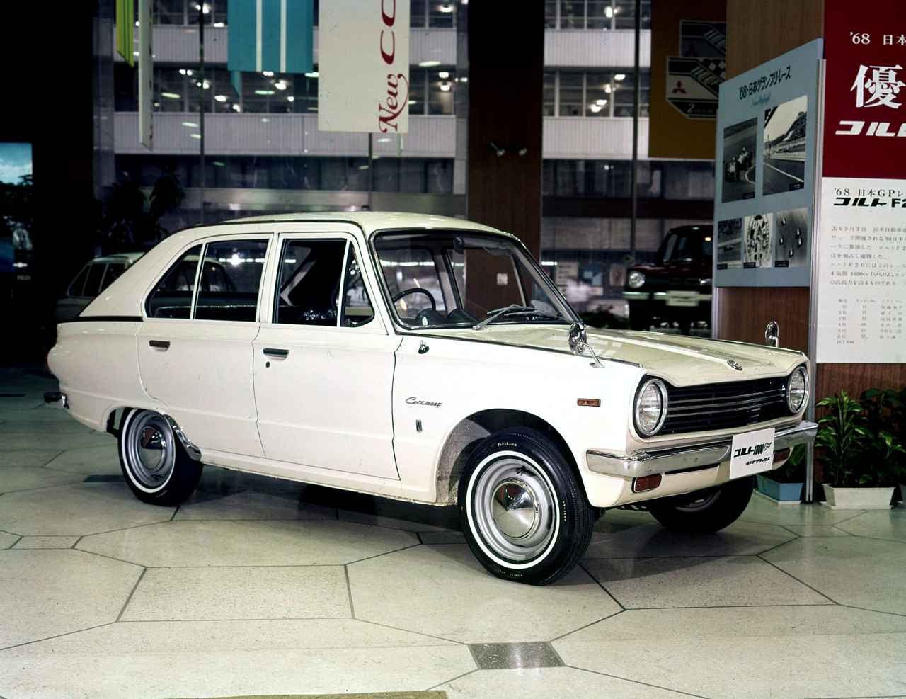 画像: コルト800のエンジン(2サイクル843cc)を4サイクル997ccに変更したコルト1000F。写真は4ドアデラックス。