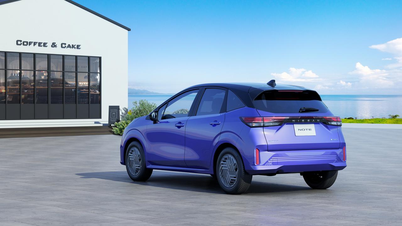 画像: 一部仕様向上を図った「ノート」。車両価格は2WDの「X」が232万8700円、4WDの「X FOUR」が261万4700円。