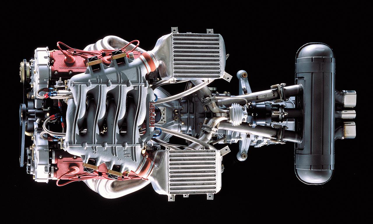 画像: 90度V8 DOHC+ツインターボで478ps/58.8kgmというパフォーマンスを発揮。当時世界最速を謳った。