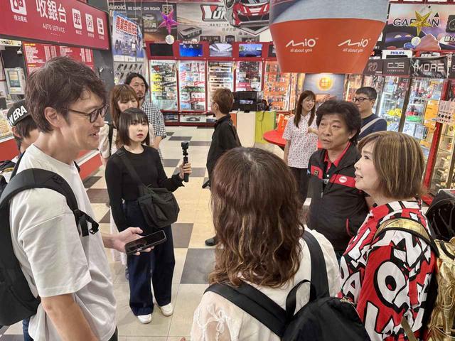 画像: 現地のスタッフの皆さんにもいろいろ伺いました。