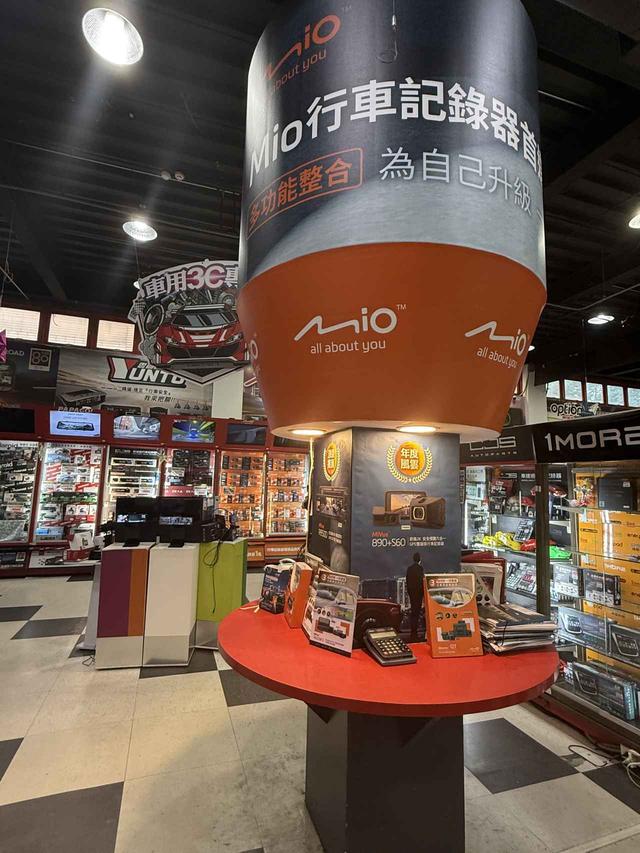 画像: 店内には分かりやすく製品が展示されていました。