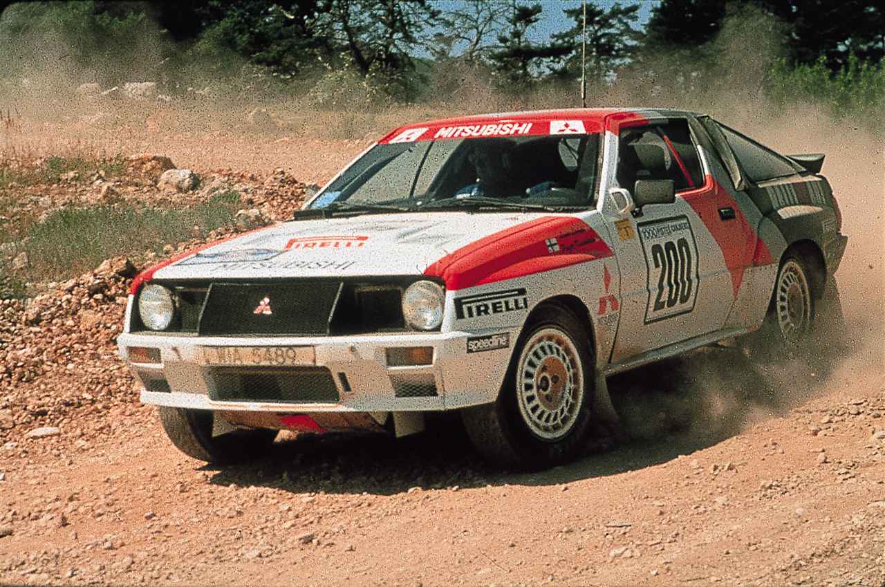 画像: 1984年はスタリオン4WDの開発が進められた。写真はミルピストラリーでのプロトタイプクラス優勝時。ドライバーはラッセ・ランピ。