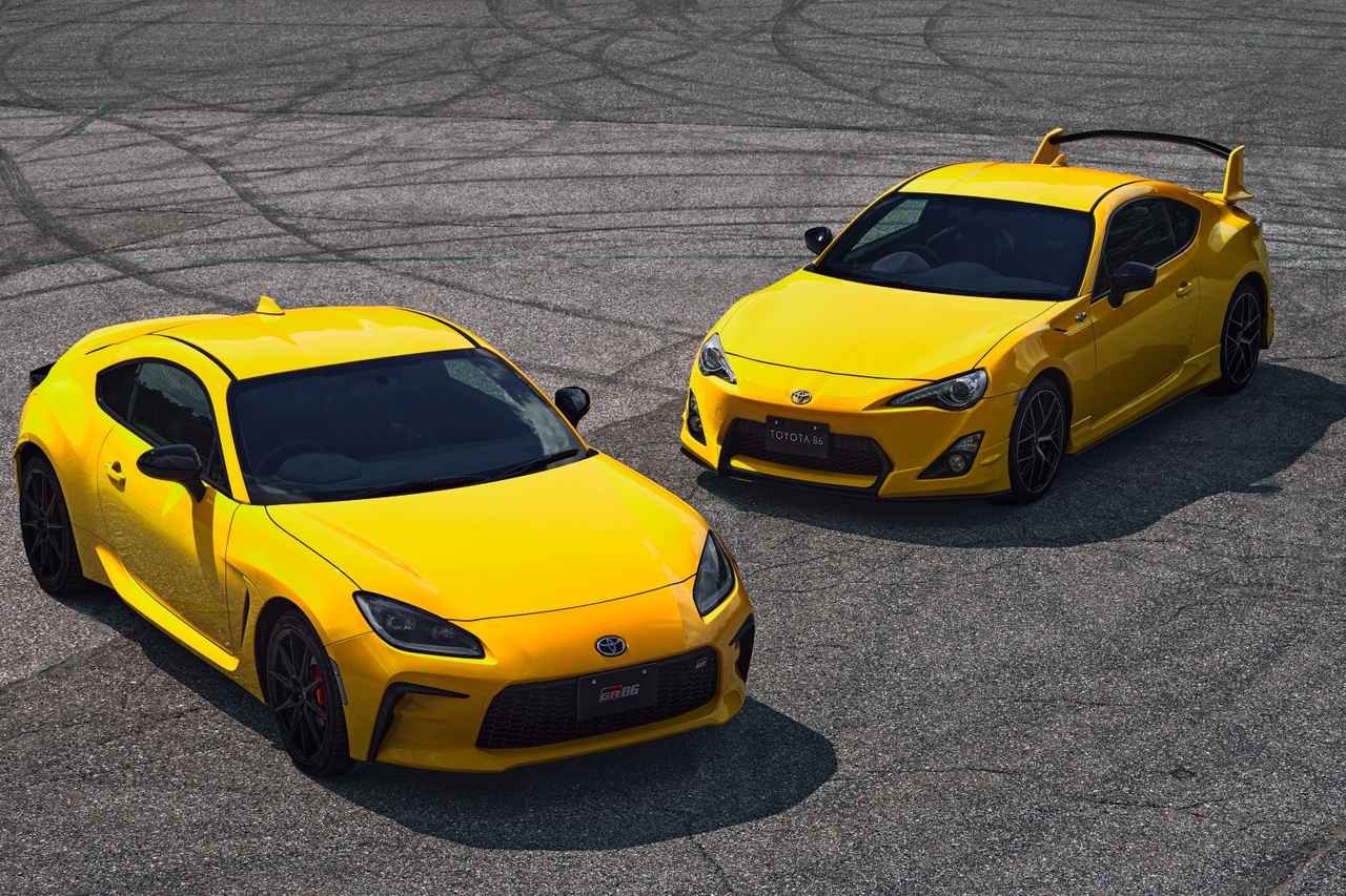 画像: 左はGR86特別仕様車RZ“イエローリミテッド”。右は2015年に発売した86 特別仕様車GT “イエローリミテッド”。