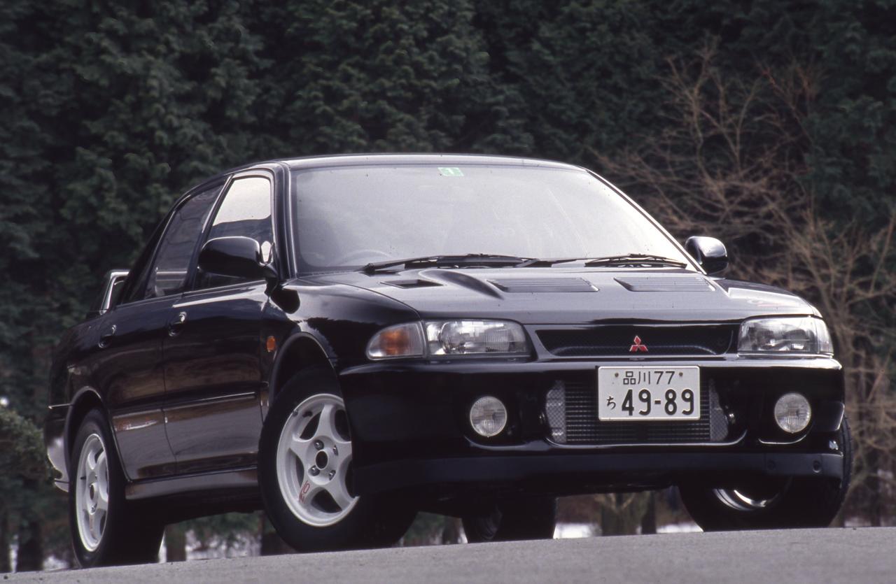 画像: 基本的なプロポーションはエボリューションⅠとエボリューションⅡで大きな差はない。タイヤサイズとホイールの違い、前まわりではフロントバンパー下に装着されたエアダムエクステンションがエボリューションⅡの識別点。