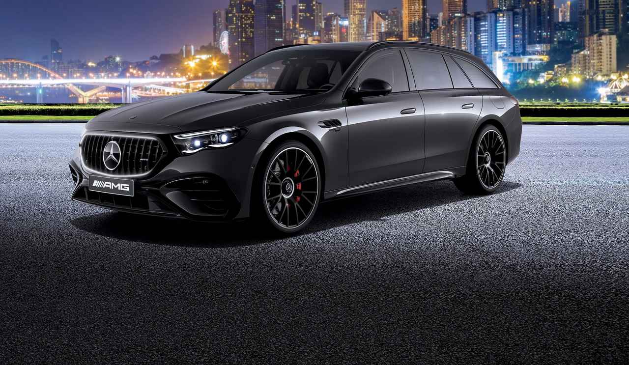画像: メルセデスAMG E53 ステーションワゴン ハイブリッド 4MATIC+ エディションナイトカーボン。写真のボディカラーはグラファイトグレーメタリック。