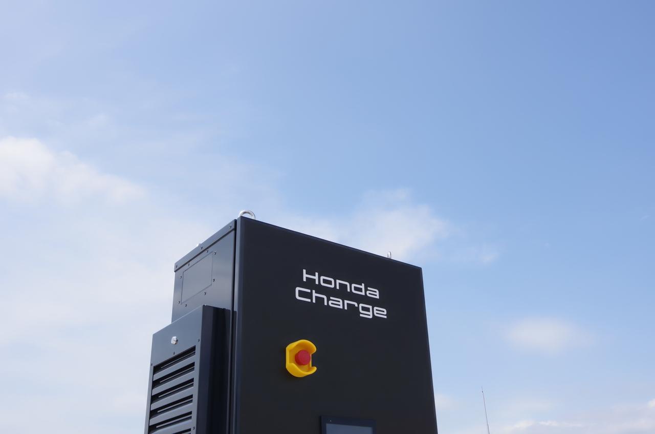 画像: Honda Chargeの充電器。シームレスな充電体験を提案し、EV普及に向けた環境整備を加速する。