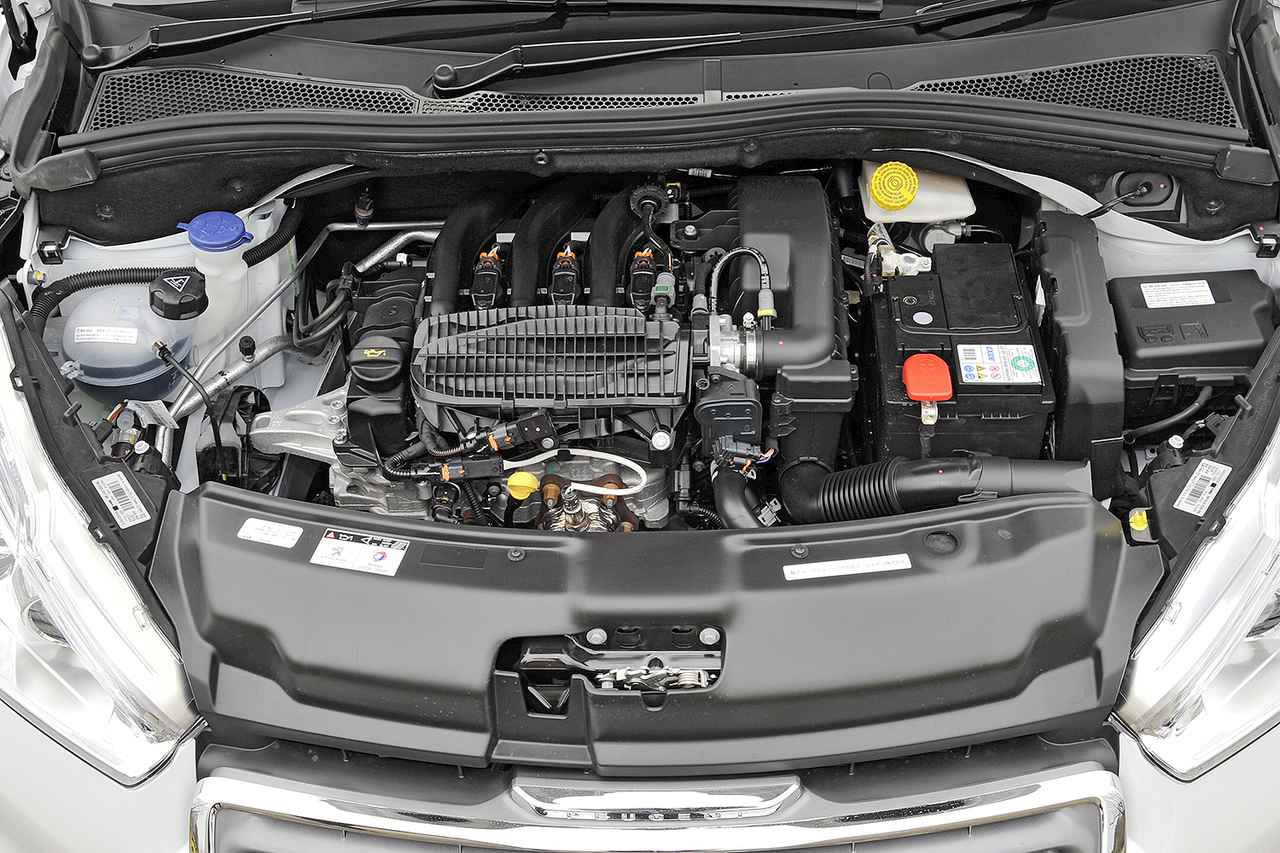 画像: 新開発の1.2L 3気筒エンジンはきわめてコンパクト。アイドリングストップ機能は採用されていない。