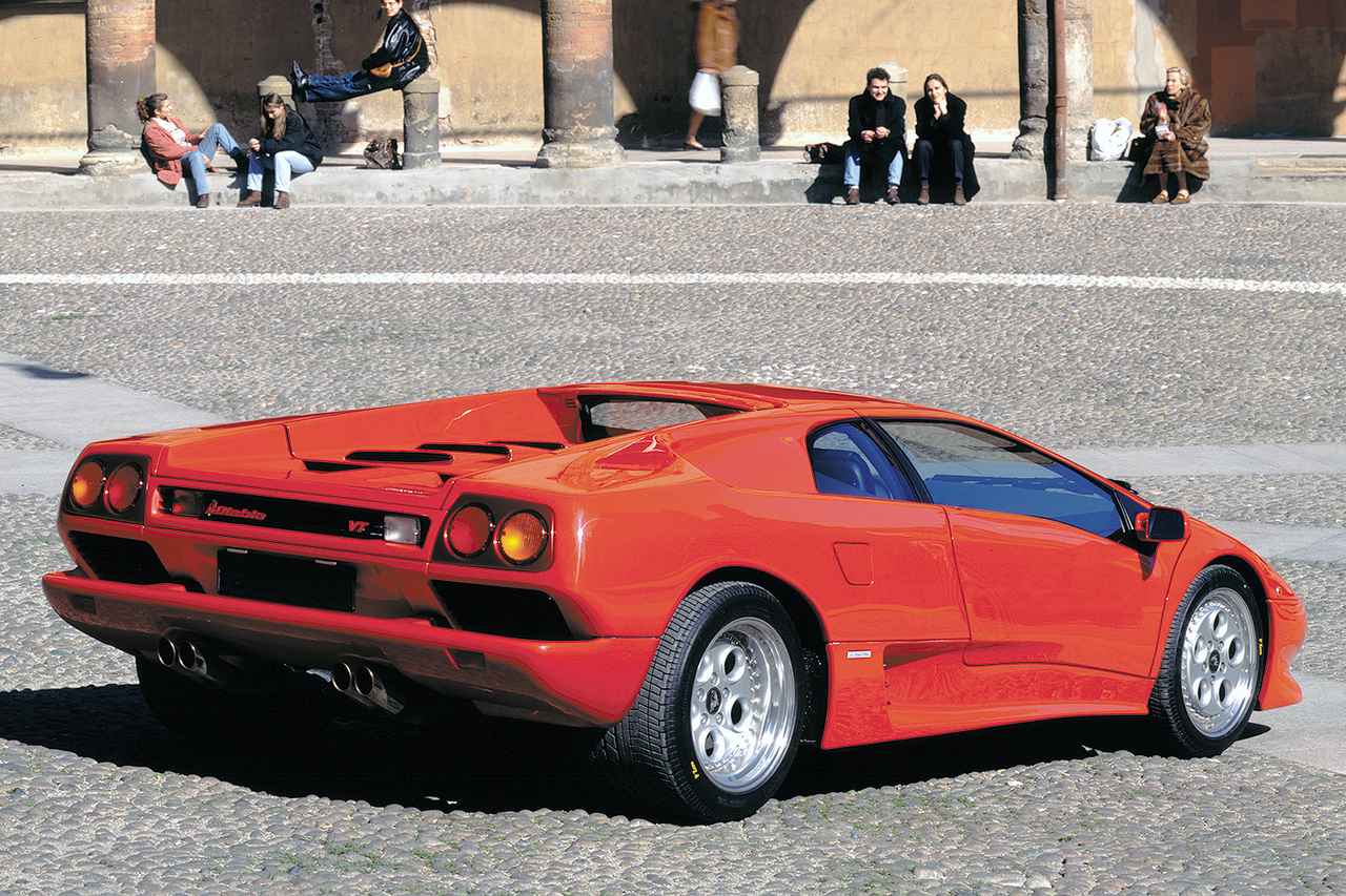 画像: 1993年に登場したVT（ビスカストラクションの略）。ここからランボルギーニの4WDスーパーカーの歴史が始まった。