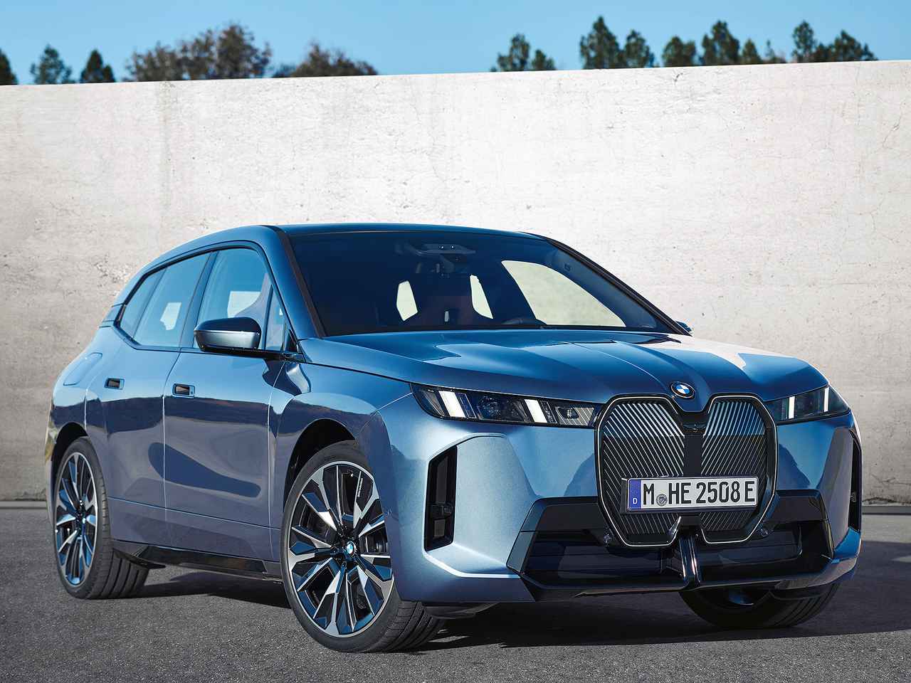 画像: BMWが大幅改良された新型「iX」を発表。内外装を刷新し、パフォーマンスを向上 - Webモーターマガジン