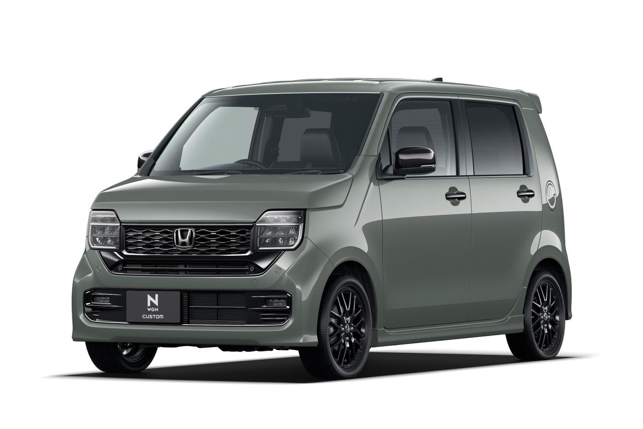 画像: N-WGN CUSTOMに設定された特別仕様車「BLACKSSTYLE」。写真のボディカラーはボタニカルグリーンパール。
