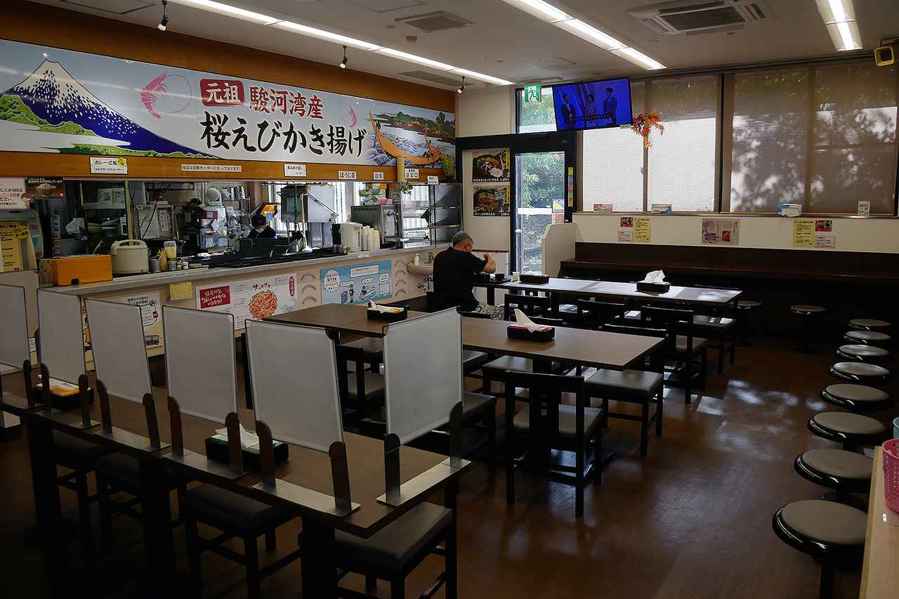 画像: 小笠PA（下り）にある「食事処 鐘庵」。小笠PA（下り）では、唯一の食事スペースとなる。