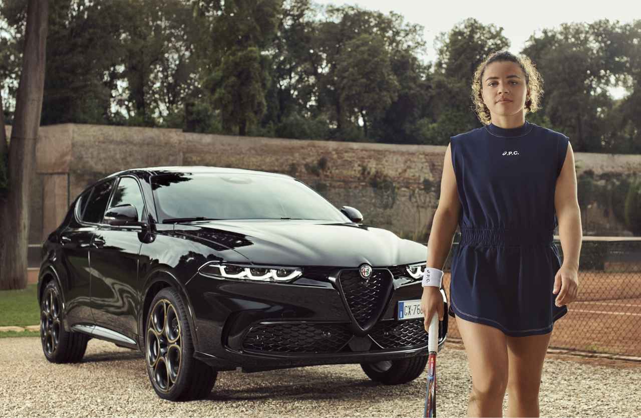 画像: アルファロメオのブランドアンバサダー、ジャスミン・パオリーニ選手が愛用するラケット、ラケットバッグが抽選で当たるキャンペーンも開始される。