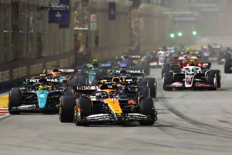 画像: 昨年のシンガポールGPは、ポールポジションからスタートしたマクラーレンのランド・ノリスが圧倒的な速さを見せて優勝した。