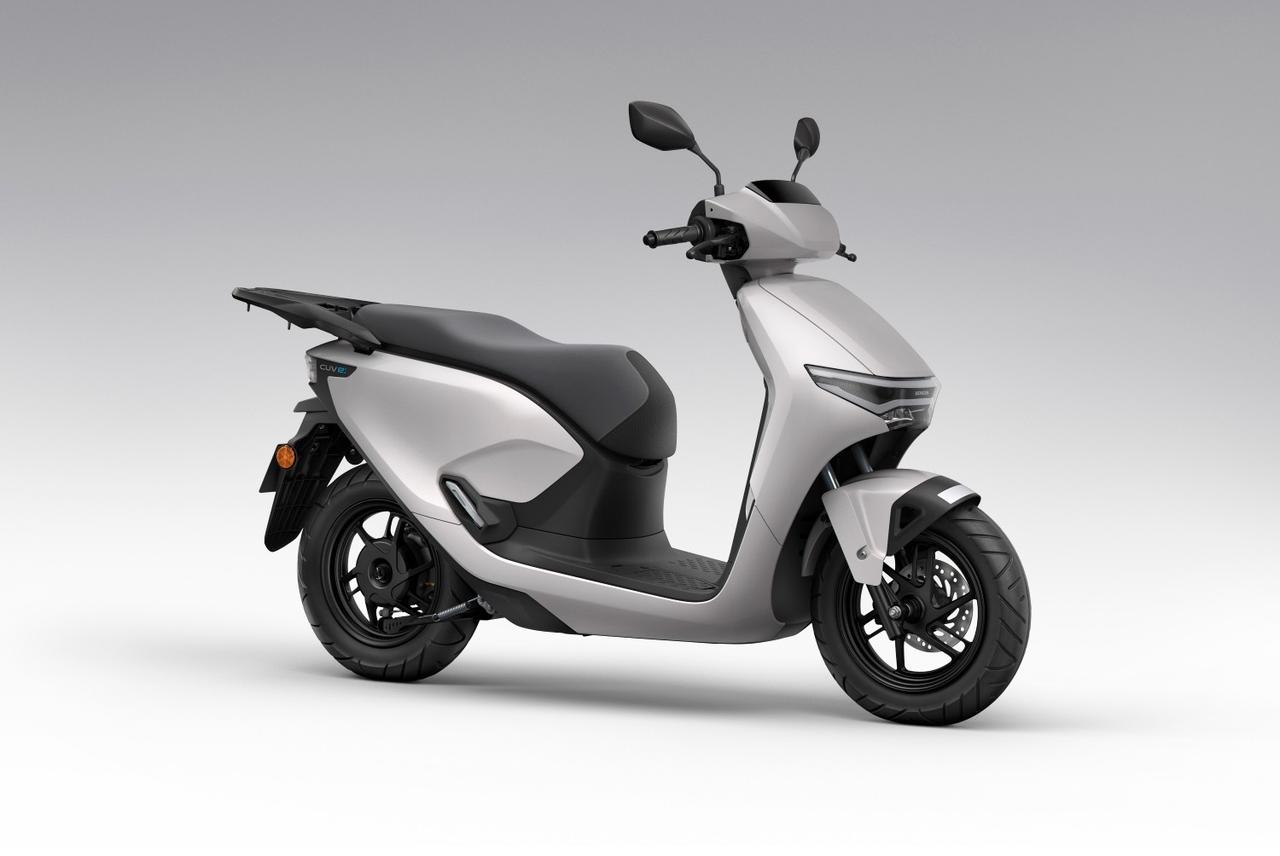 画像: CUV e:：交換式バッテリー「Honda Mobile Power Pack e:（モバイルパワーパック イー）」を動力用電源に採用した、原付二種（第二種原動機付自転車）の電動二輪パーソナルコミューター。