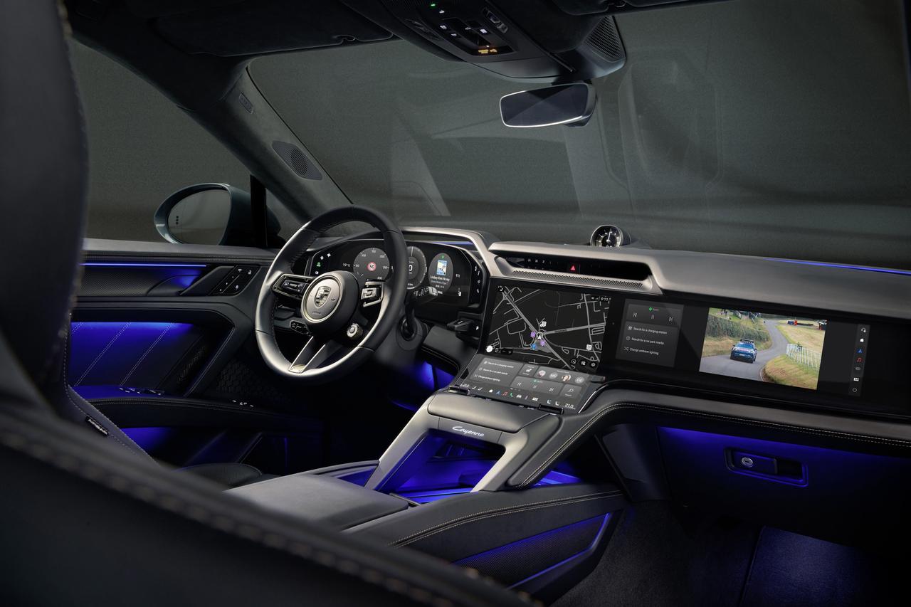 画像: 2025年末に発表予定の新型SUV「ポルシェ カイエン エレクトリック」のインテリア。正式発表を前に画像が公開された。