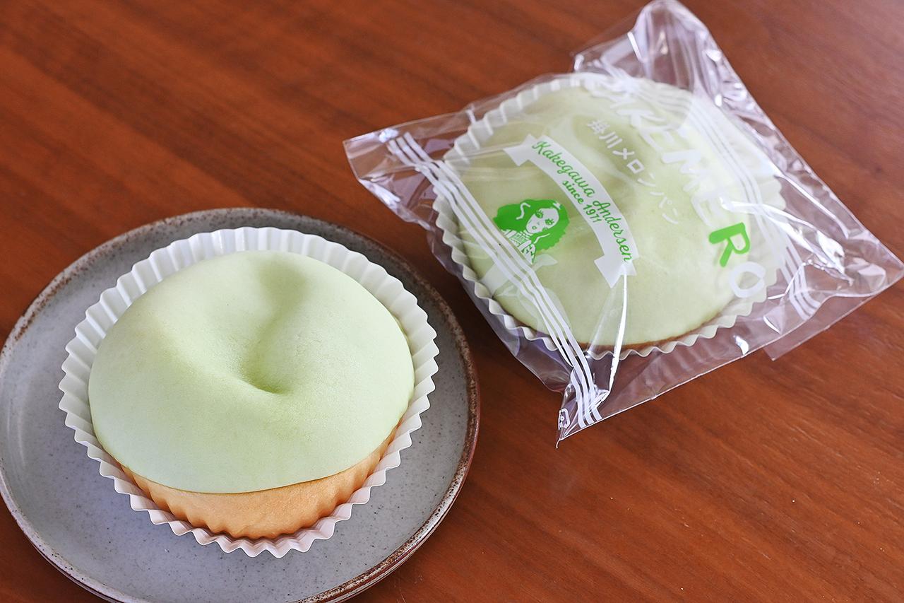 画像: 小笠PA(下り)のセブンイレブンで大人気となっている、地元の「掛川メロンパン」(270円)。
