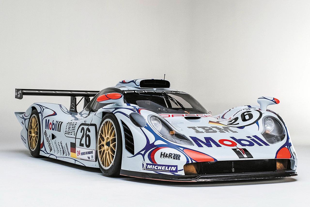 画像: 1998年のル・マン24時間で優勝したGT1は、ストリートバージョンとはスタイリングも大きく異なっていた。