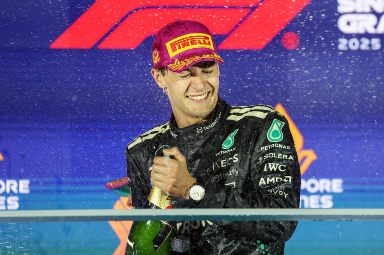画像: 今季2勝目、通算5勝目をあげたジョージ・ラッセル（メルセデス）。スタート時には直前の雨の影響が心配される中、ミディアムタイヤでスタートし、ハードタイヤに履き替えるピットストップの間を除いて、終始リードをキープした。