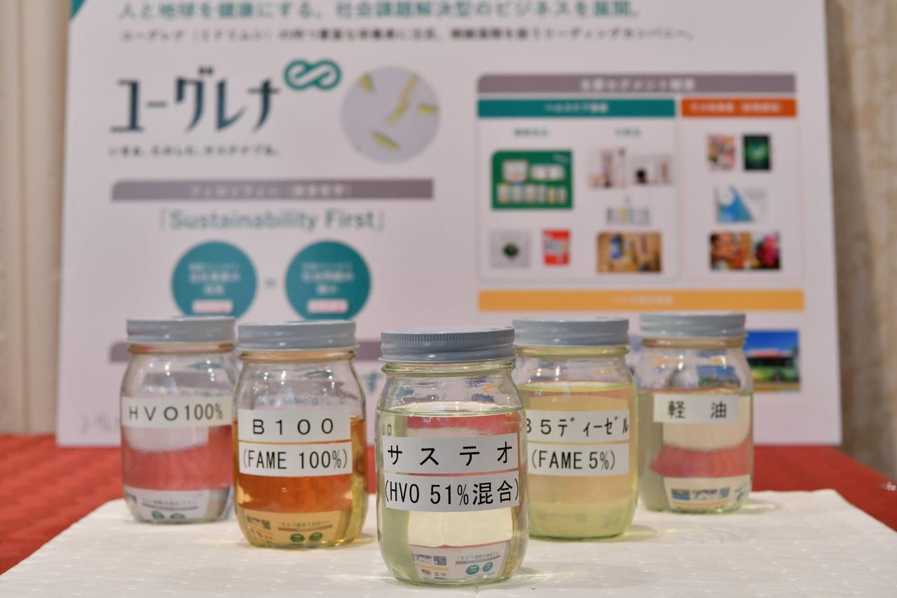 画像: 中央が次世代バイオディーゼル燃料HVOを混合した、サステオ51。その左右にある「FAME」が廃食油をメタノールと反応させて精製される第一世代のバイオディーゼル燃料だ。