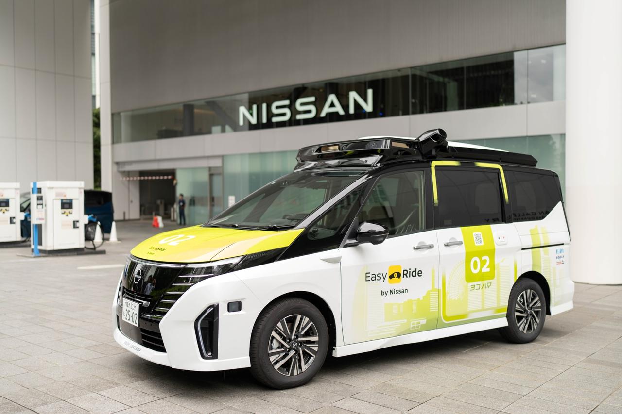 画像: モビリティサービス 実証実験車両の「セレナ」を展示。