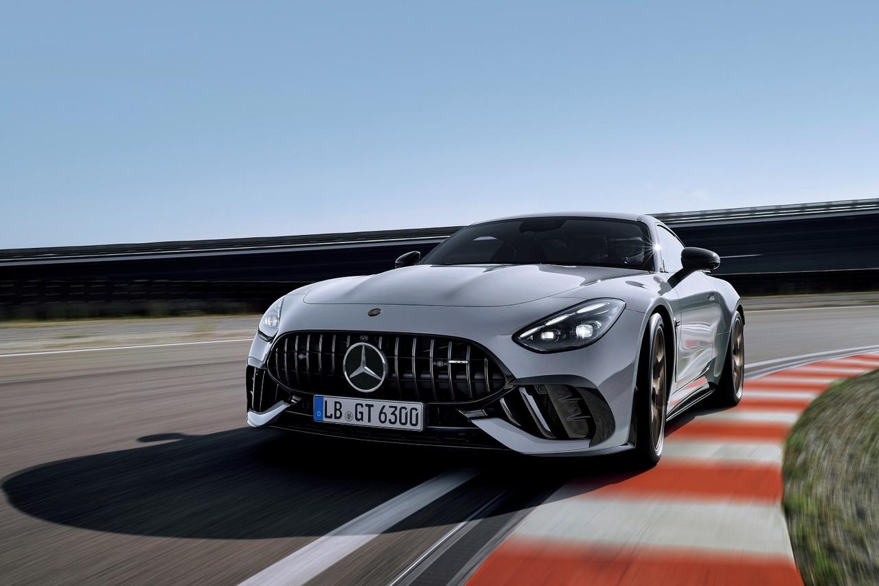 画像: サーキットを駆け抜けるGT 63 PRO。改良型エアロと冷却機構により、315km/hの最高速と鋭いコーナリング性能を実現している。