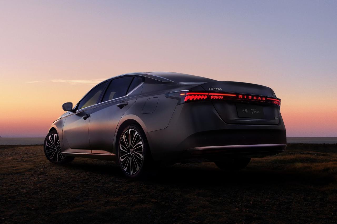 画像: 流麗なクーペを思わせるシルエット。Re:Nissanの取り組みを推進する革新的な商品として、進化を遂げている。