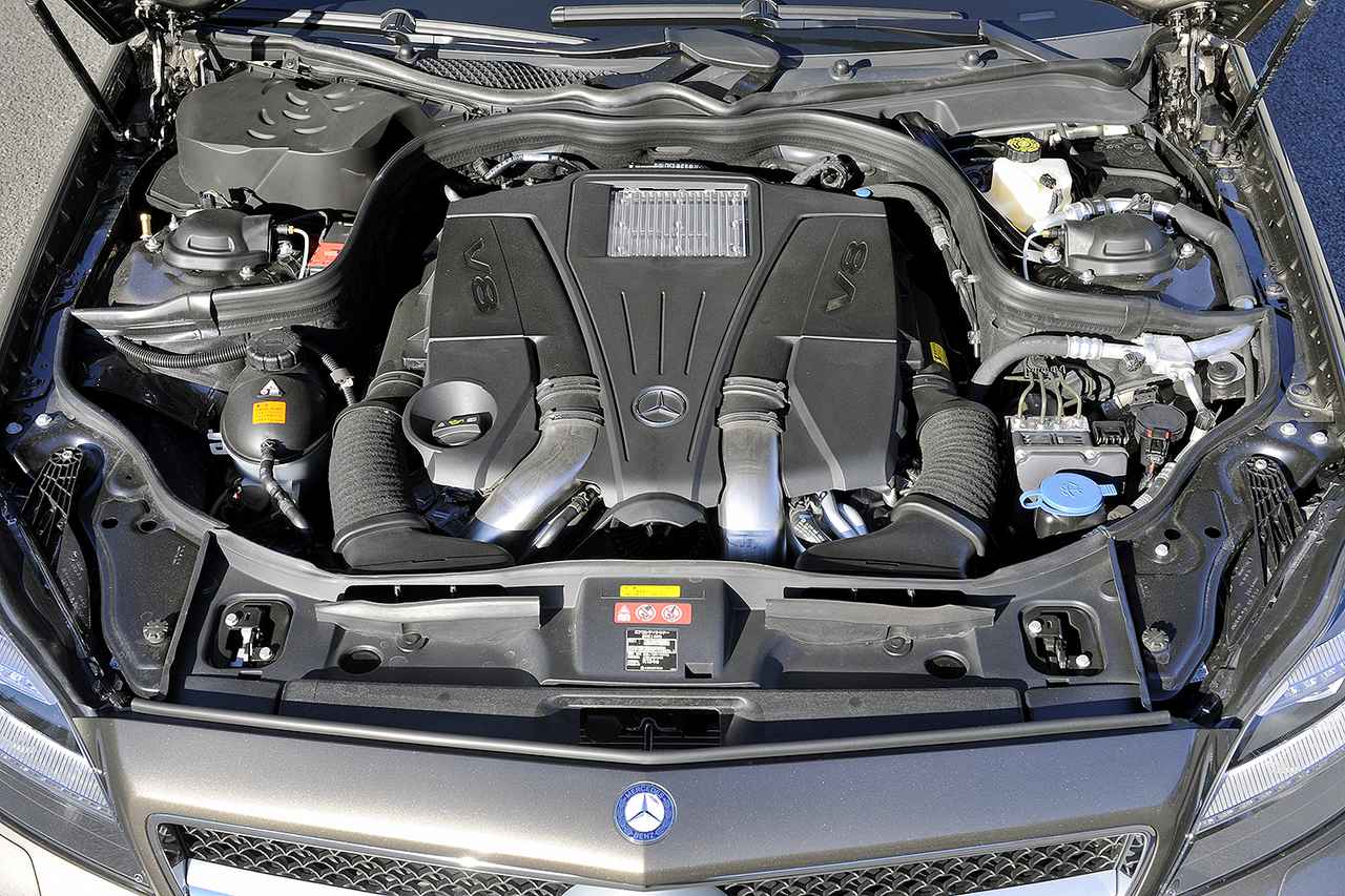 画像: 408psと600Nmを発生する4.6LのV8ツインターボを、CLSとしては初の4WDと組み合わせた。