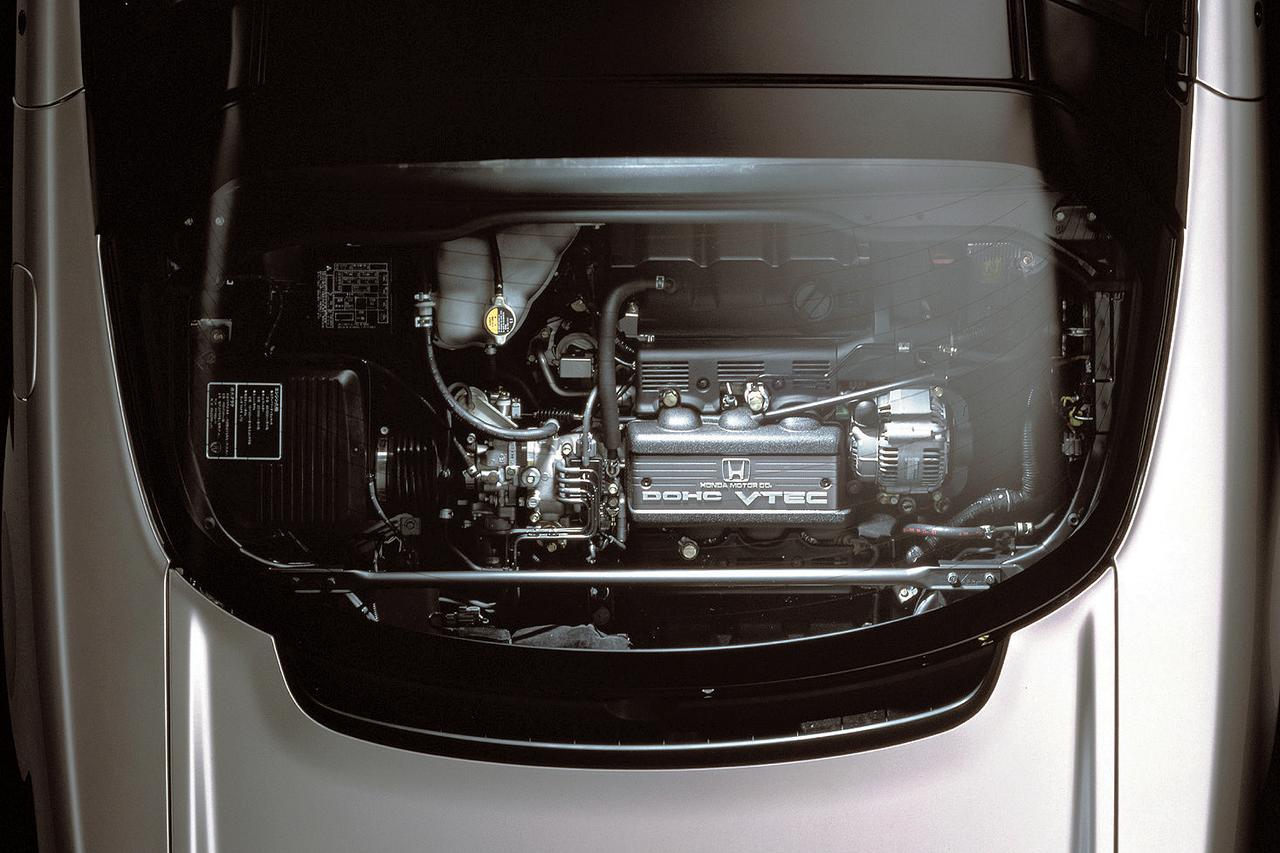画像: 3LのV6 DOHC VTECエンジン「C30A型」を横置き搭載。マイナーチェンジでは3.2Lに排気量拡大された。