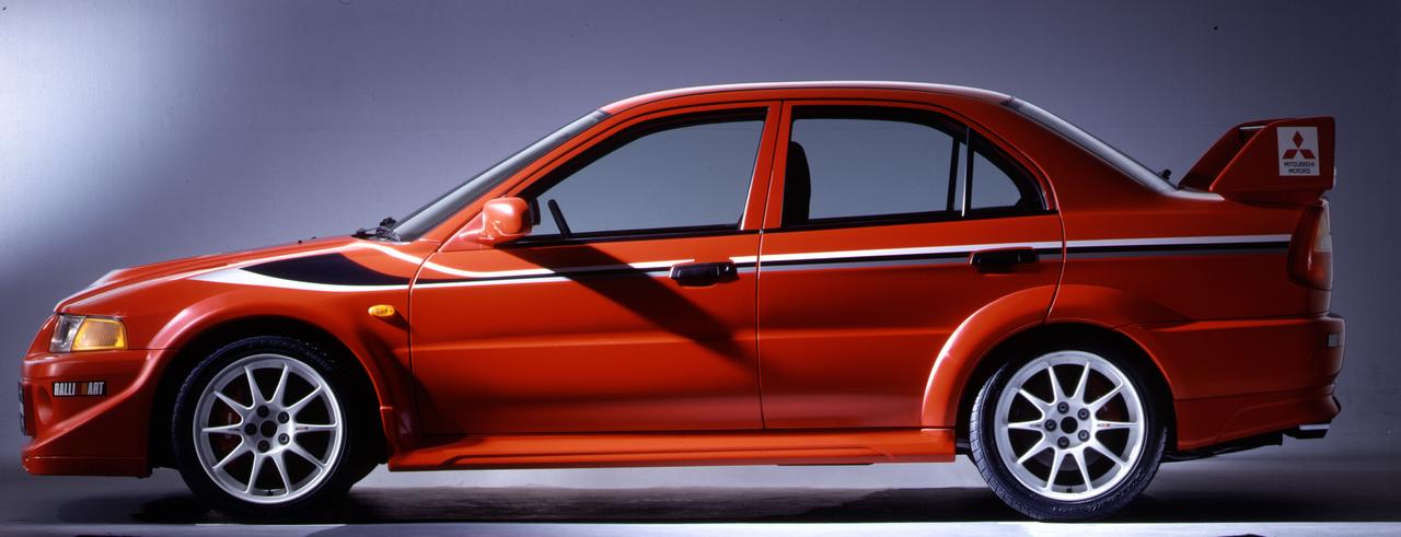 画像: 実用的な4ドアセダンをベースにしたグループAカーながら、マッシブなシェイブもランエボ人気の一因だった。