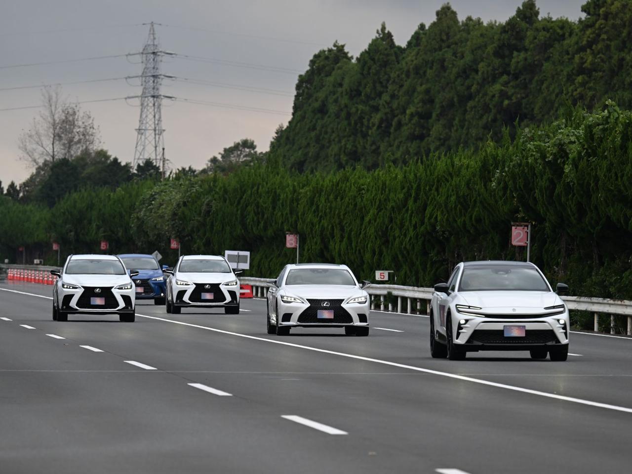 画像: トヨタが目指す理想のSDVは「コミュ力」が違う!インフラ、予測、そして車載AI・・・「最新知能化技術」の最前線を実体験 - Webモーターマガジン