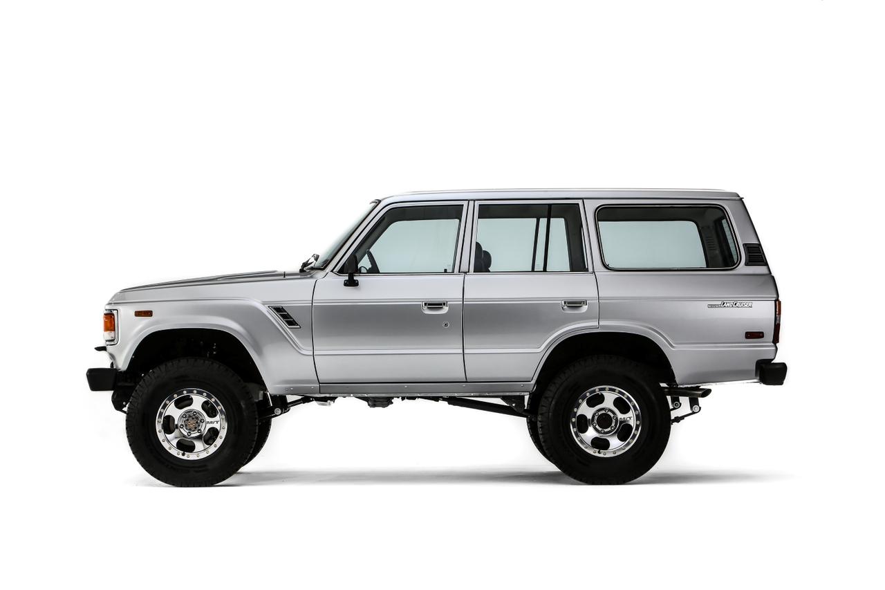 画像: FJ60の水平基調シルエットを残しつつ、1.5インチリフトで走破性を強化。