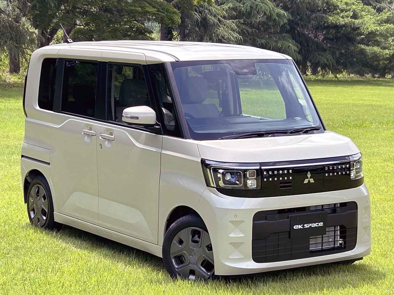 画像: 【写真蔵】取り回しの良さとモダンなデザインを実現した、三菱 eKスペースは「いい軽！」 - Webモーターマガジン