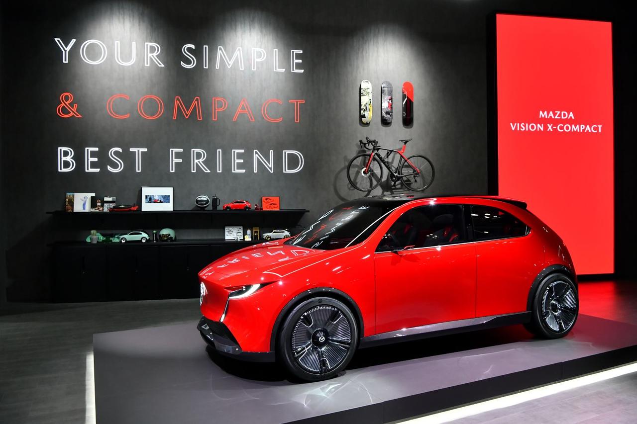 画像: MAZDA VISION X-COMPACT。一転して、凝縮感あふれるアクティブコンパクトだ。
