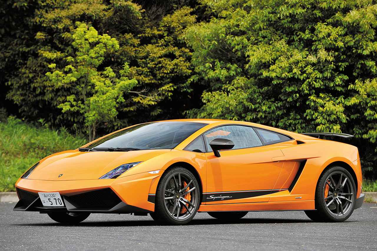 画像: 2010年に登場したガヤルドLP570-4 スーパーレジェーラ。アルミとカーボンによるボディは標準モデルより90kg軽量化され、高い走行性能を示した。