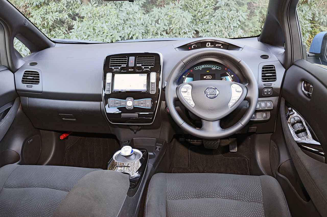 画像: インテリアのカラーにはブラック系を新たに採用。シックかつエレガントな雰囲気で、乗用車としての質感が増している。