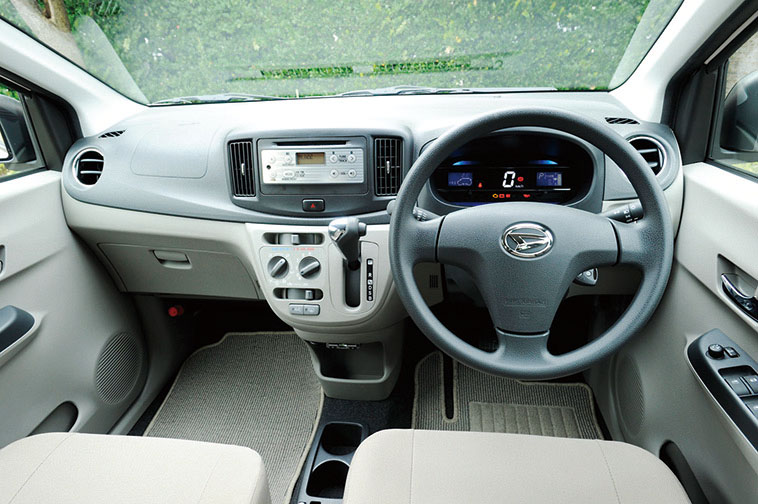 画像: シンプルでクリーンなインテリア。凝った部分はないが、安っぽさを感じさせない。