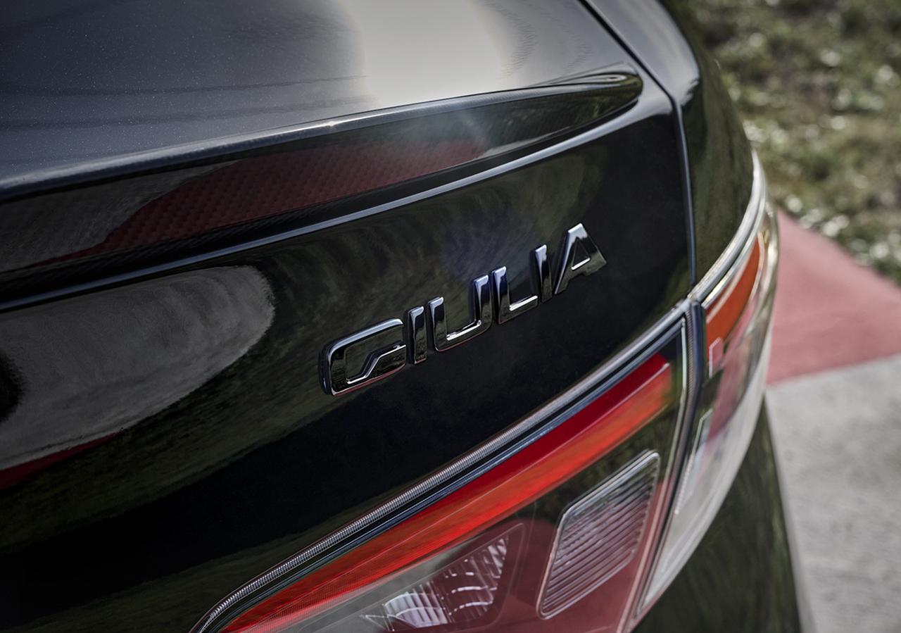 画像 : 4番目の画像 - アルファ ロメオ「ジュリア クアドリフォリオ エストレマ」 - Webモーターマガジン