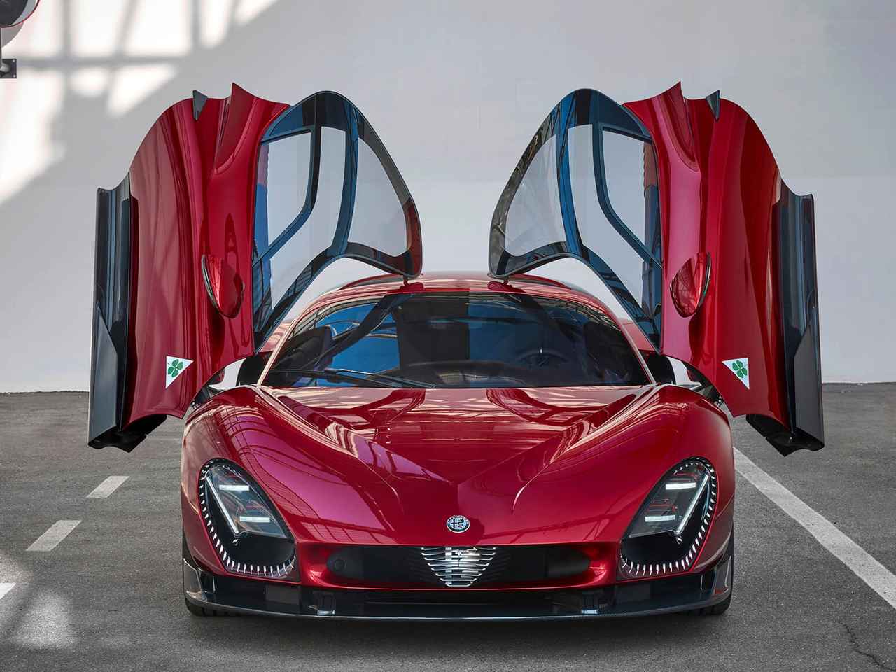 画像: 伝説の名車「アルファロメオ 33ストラダーレ」が最新技術で復活、芸術作品のような生産工程も復刻 - Webモーターマガジン