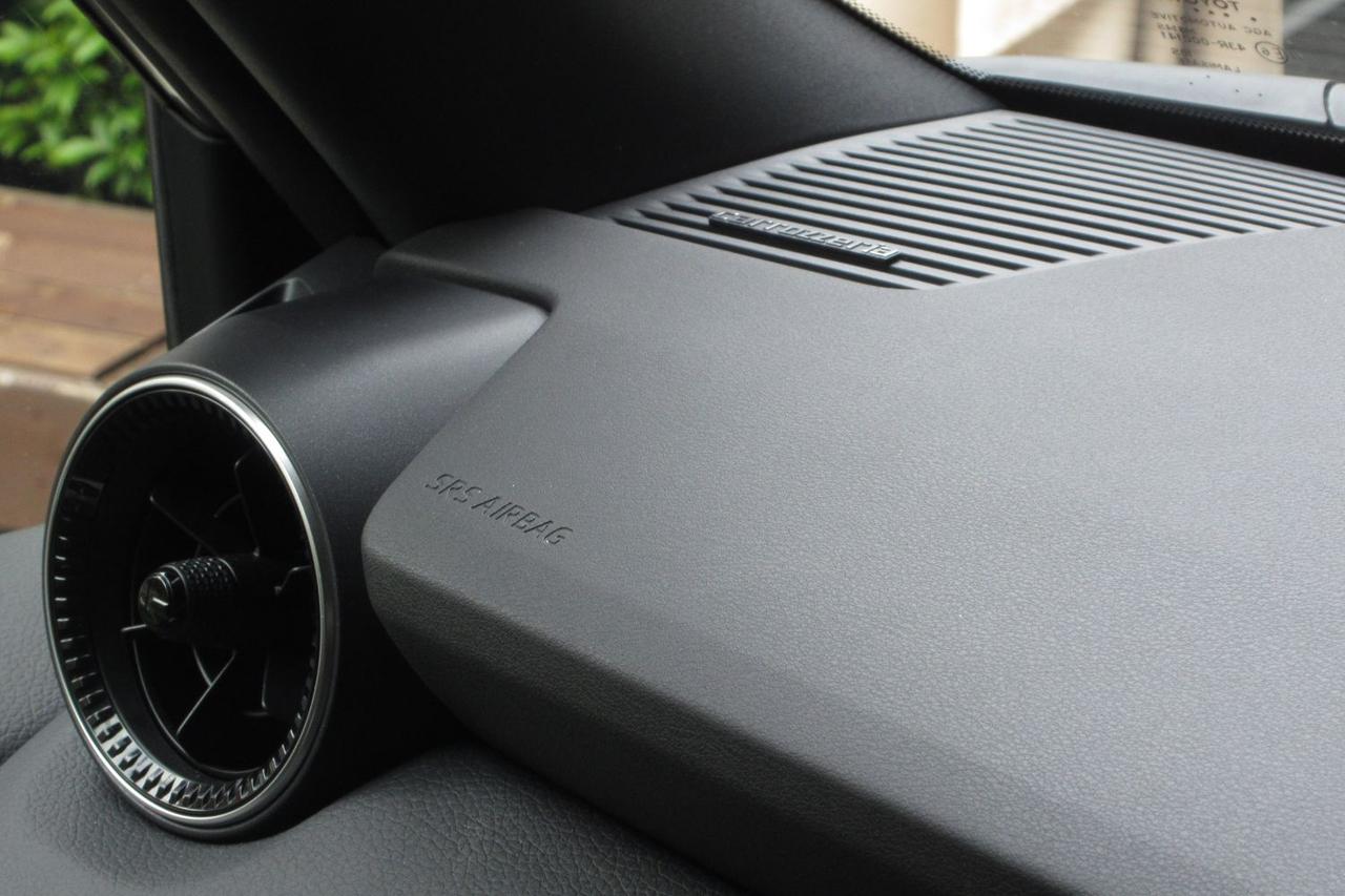 画像: ランクル250のフロント装着部。TS-H100-TY(トヨタ車専用 10cm 2wayスピーカー)はトヨタ車用の変換コネクターとネットワークを同梱しており、特殊な配線加工をすることなくさまざまなトヨタ車の純正ダッシュボードスピーカー位置へ取り付けられる。