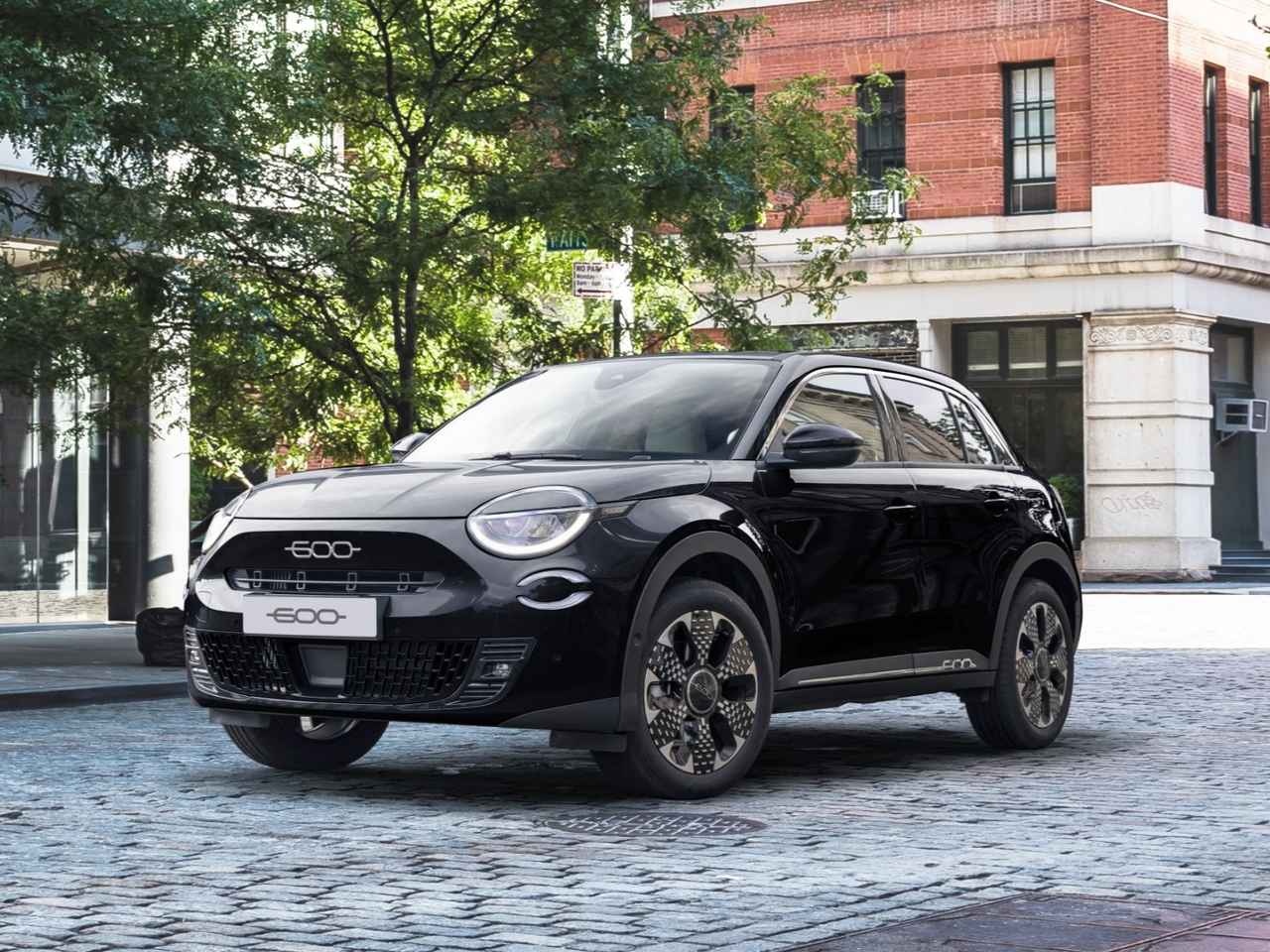 画像 : 1番目の画像 - フィアット 600 Hybrid Nero Cinema - Webモーターマガジン