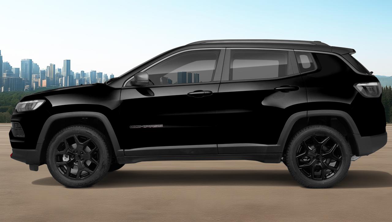 画像: ジープブランドの中ではコンパクトなクラスに属するコンパス。今回登場した限定車「トレイル エディション」は、カタログモデルではクロームの部分もブラック基調となる。