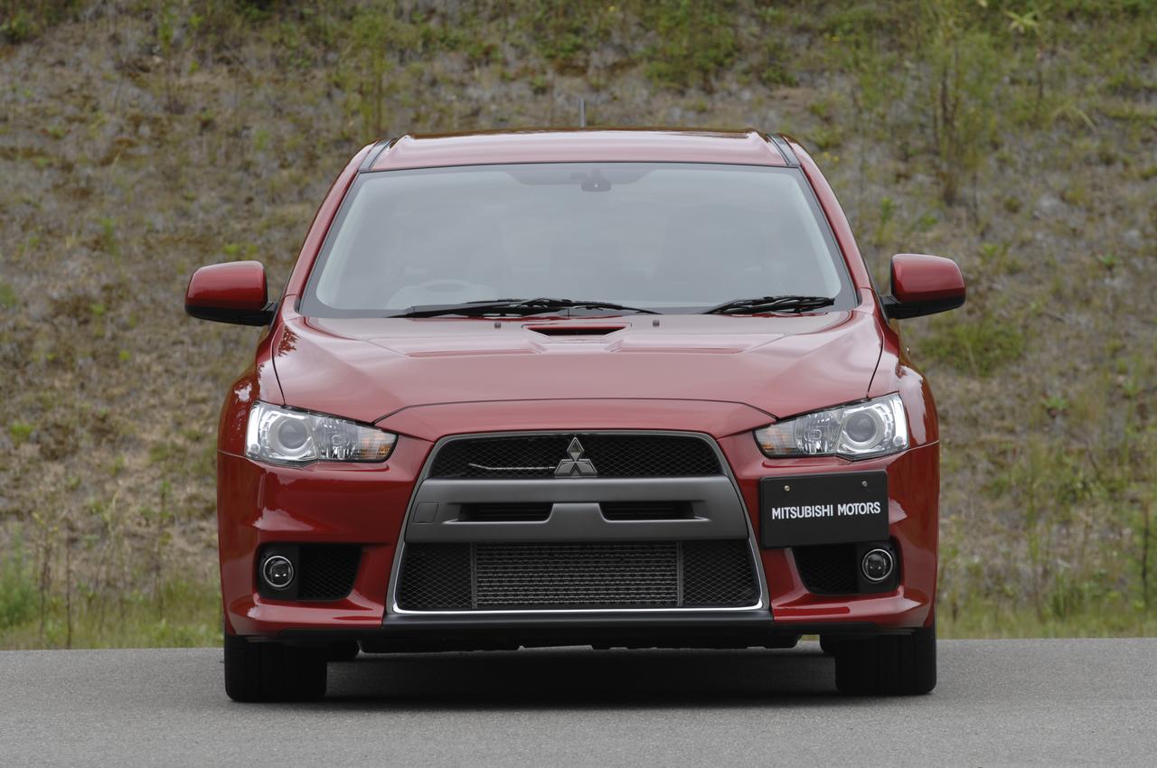 画像: 先代と比べてさらに迫力を増したように見えるフロントビュー。逆スラントノーズの面構えは個性的なものとなった。