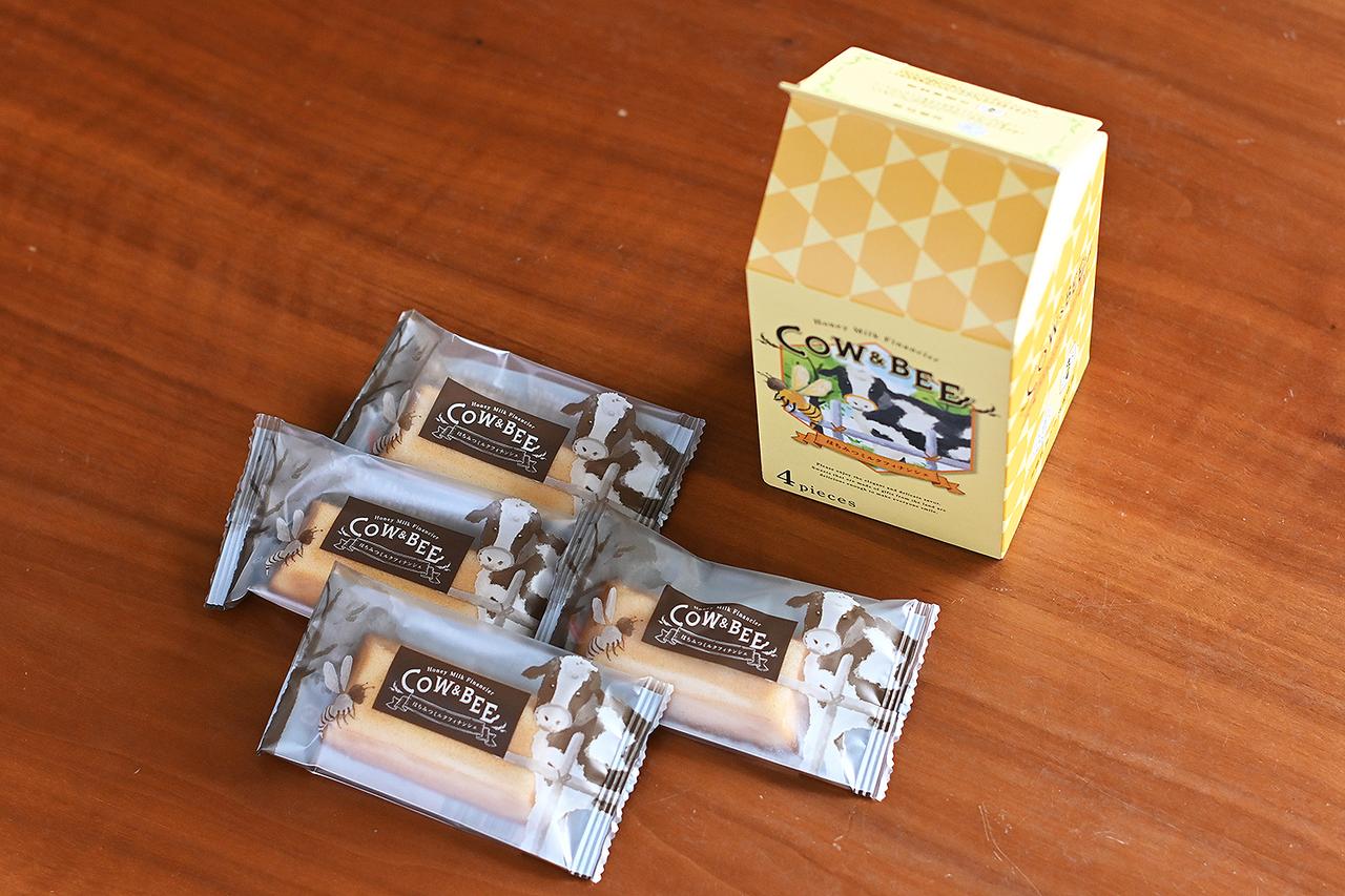 画像: 人気のお菓子、「COW & BEE(はちみつミルクフィナンシェ)」(4個入り/864円)。パッケージは牛乳パックをイメージしたものとなる。