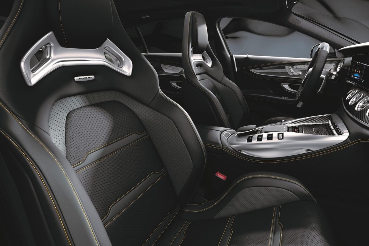 画像: フルレザー仕様（ナッパレザー）のAMGパフォーマンスシートを装備。サポート性に優れ、タイトなコーナーでもドライバーをしっかりとホールドする。