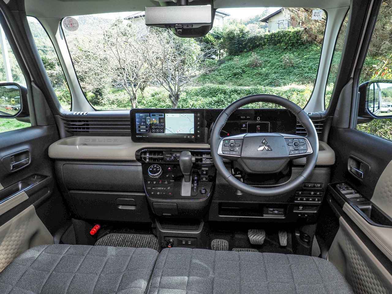 画像: 12.3インチのセンターディスプレイと7インチのメーターディスプレイを組み合わせた先進デザインのインテリア。インフォテインメントシステムにGoogleを搭載し、Googleマップやアシスタントが使えるようになった。