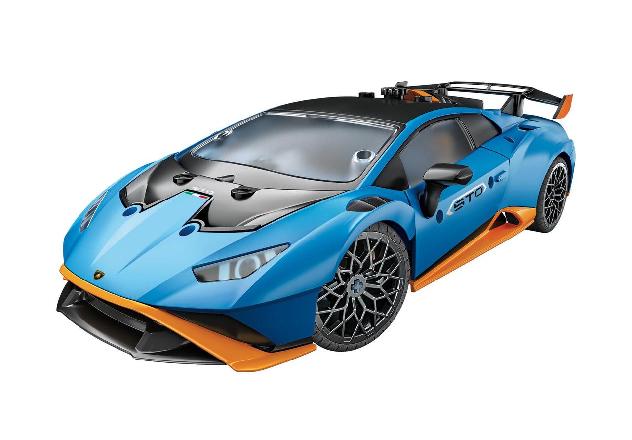画像: 鮮烈なブルーとオレンジのコントラストが印象的。空力パーツの造形までミニチュア化され、サーキット専用モデルのキャラクターがデスクの上でも際立つ。