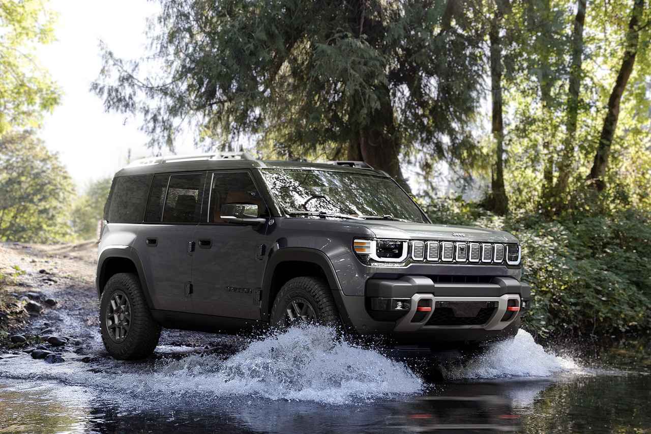画像: 「ジープ」ブランドのまったく新しい電動モデルとして登場した、リーコン(Recon)。