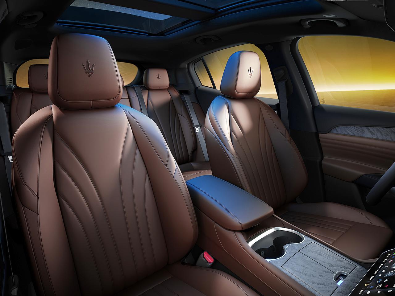 画像 : 6番目の画像 - マセラティ グレカーレ「ルミナ ブルー」 - Webモーターマガジン